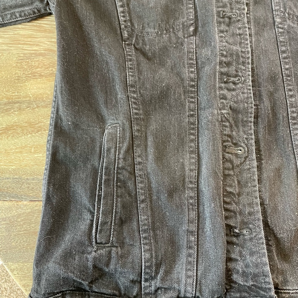 SOLD Madewell | The Oversized Trucker Jean Jacket in
Washed Black | Medium - Picture 5 of 13